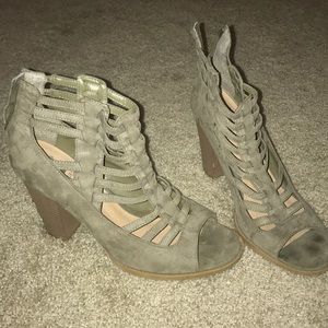 ARMY GREEN HEELS